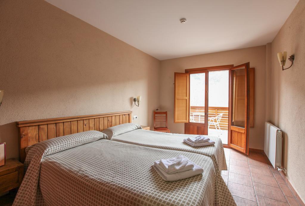 Hostal Les Roquetes Queralbs Εξωτερικό φωτογραφία